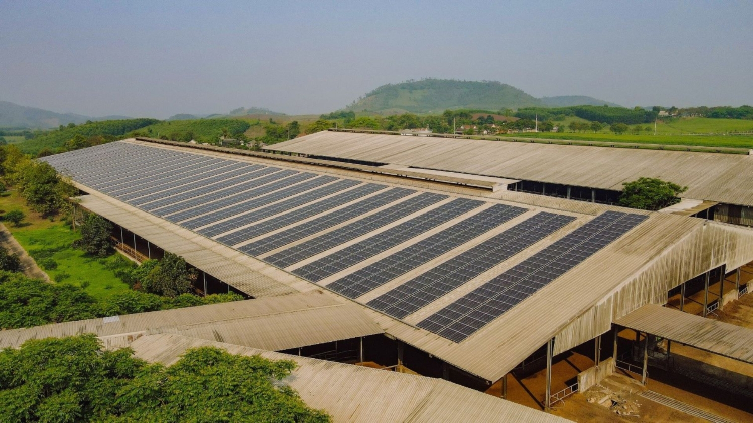 Lắp Đặt Hệ Thống Điện Năng Lượng Mặt Trời Cho Trang Trại Tiết Kiệm Chi Phí (1)