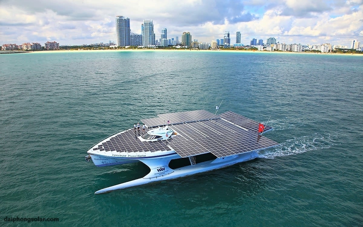 Lắp Đặt Điện Mặt Trời Cho Tàu Thuyền